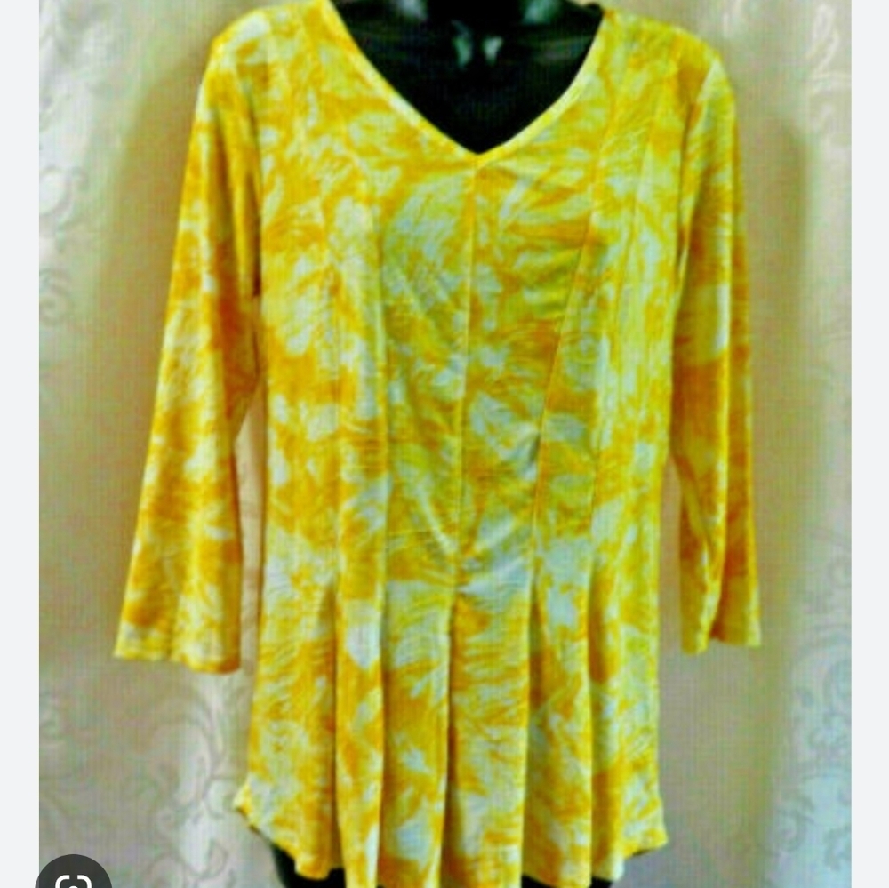 🆕️Ladies beautiful top. - Picture 8 of 8